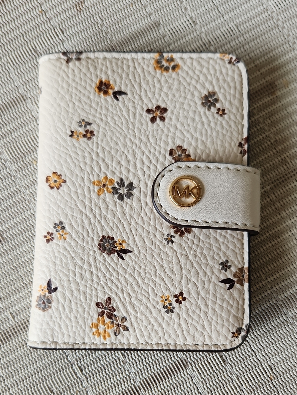 Michael Kors - NWT Snap Wallet